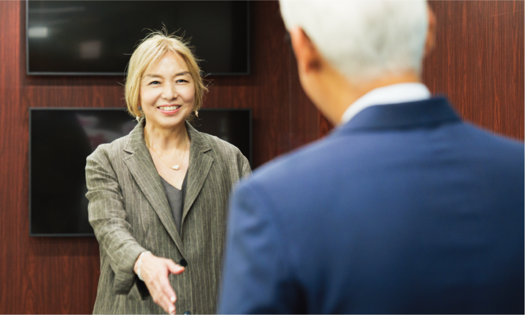 対談前、あいさつを交わすお二人