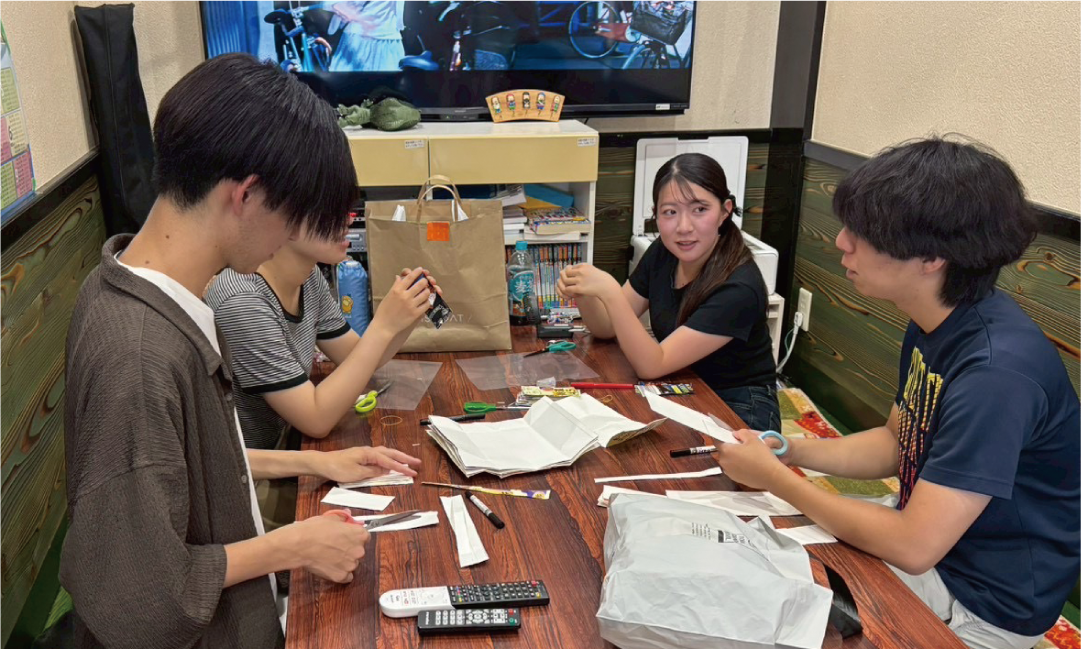 青年奉仕団の学生たちの話し合い