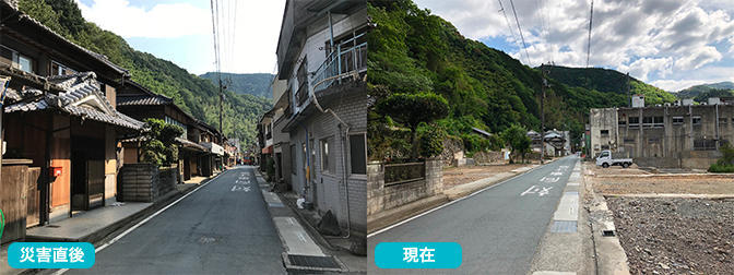 豪雨災害発生当時の肱川の町並みと1年後のほぼ同じ場所の町並みの写真