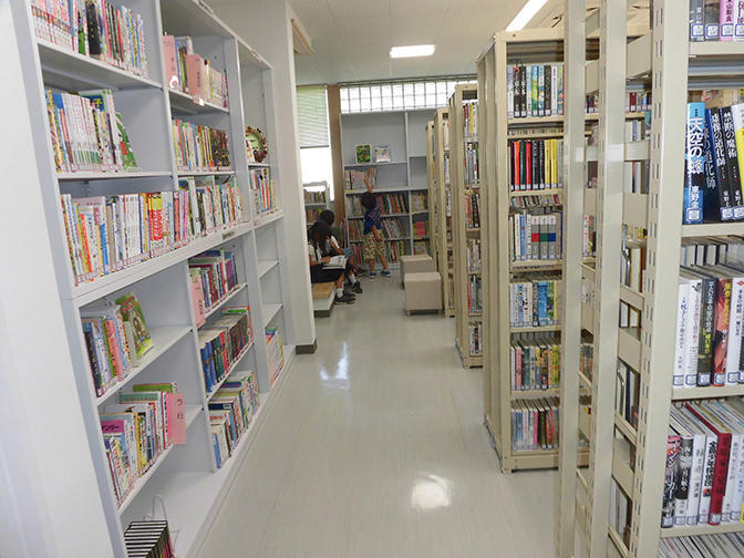 リニューアルした図書館の内部の写真