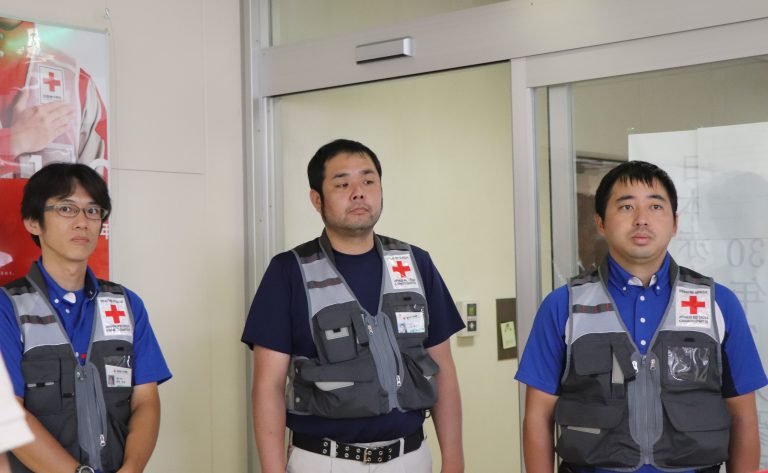 熊本赤十字病院から派遣されたブルーガイズ.jpg