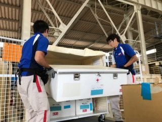 熊本赤十字病院から呉市に届いた機材を確認.jpg