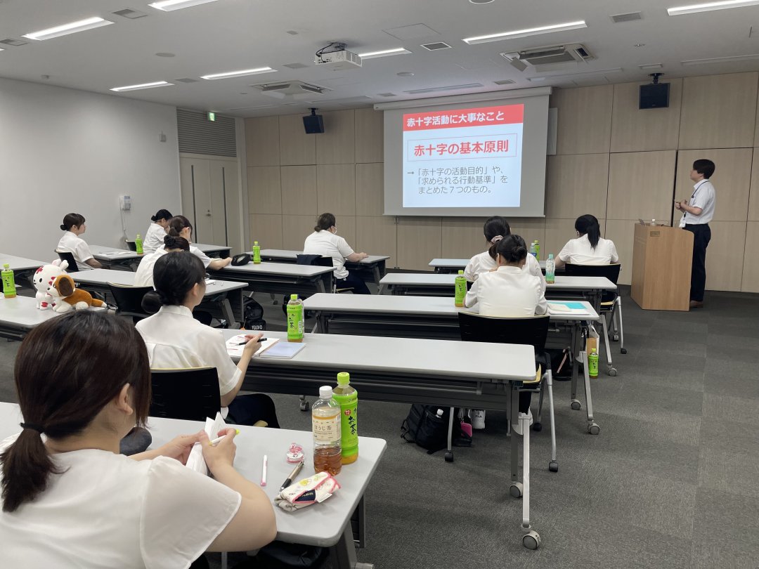 研修の様子(赤十字の基本原則)