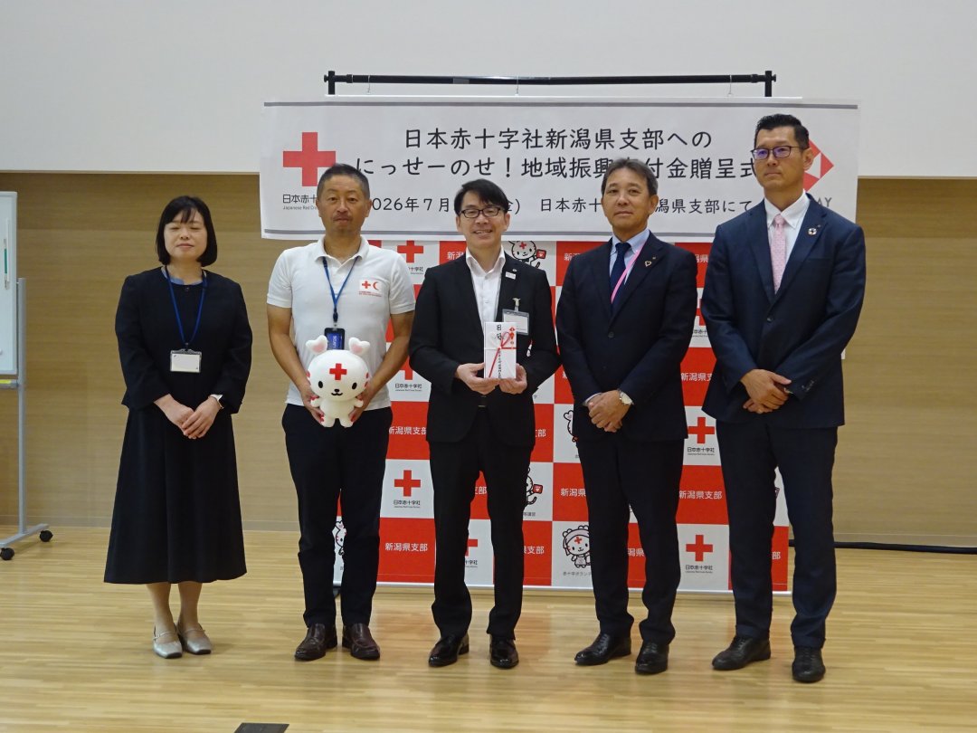 20260724_日本生命寄付金贈呈式_5名.jpg