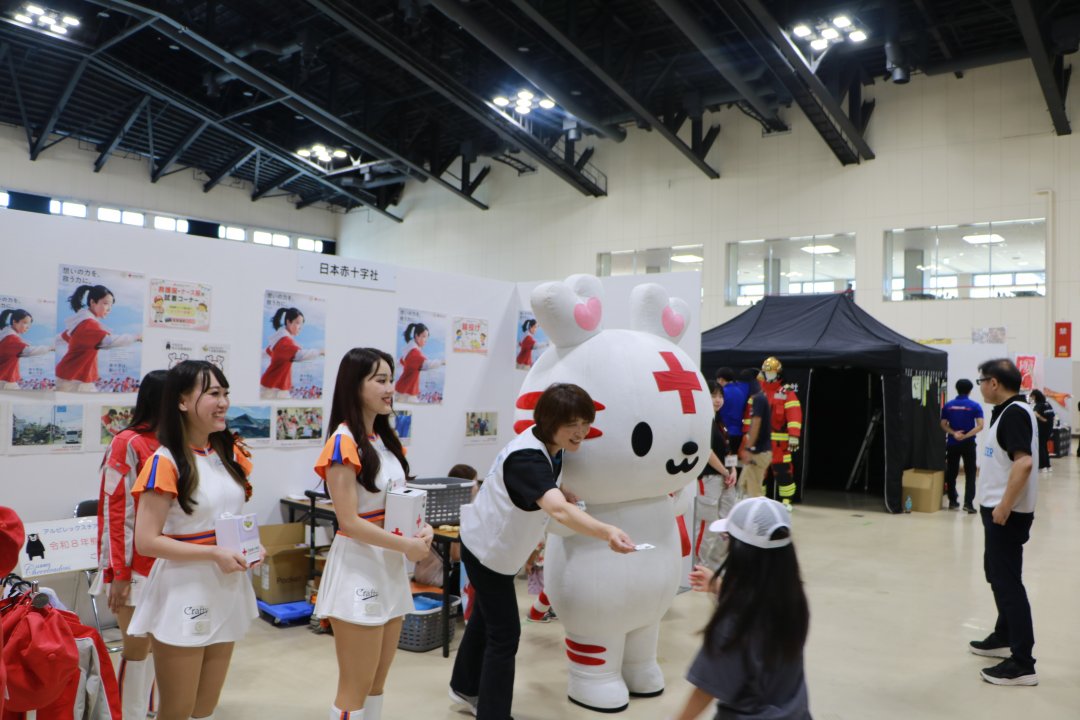 20260822_地区本部中央区一日赤十字デー_募金活動.JPG