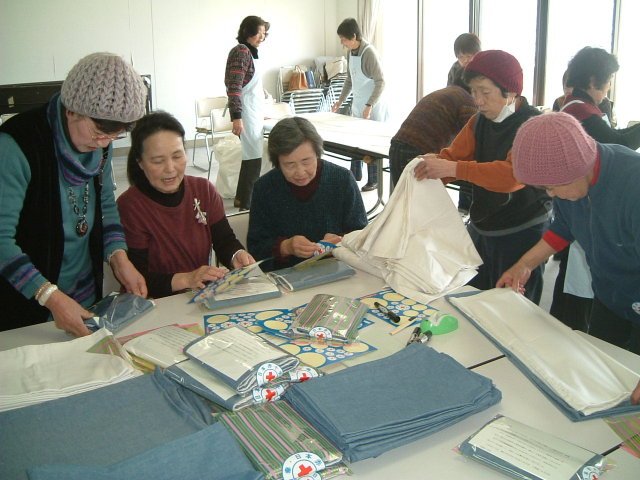 12松崎町奉2高齢者見舞品枕カバー作り.jpg