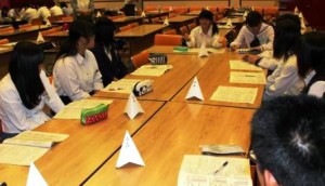 分科会で活発な意見交換を行っています。