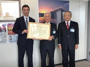 29.5.18 都民共済社長感謝状授与①.jpg