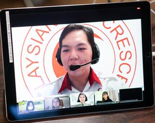 日本赤十字社_意見を述べるマレーシアからの参加者