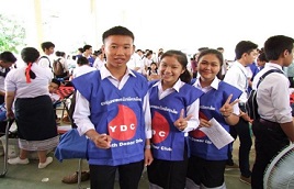 ラオスのユースドナークラブのメンバー