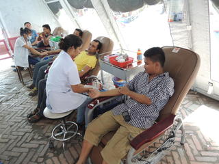 献血をしている様子