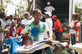 2019_Mozambique_Cyclone_RedCrossDistribution_BSuomela-3.jpg
