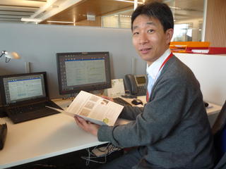 ジュネーブの事務局オフィスにて