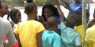 ジカ熱対策に取り組むグレナダ赤十字社のスタッフ