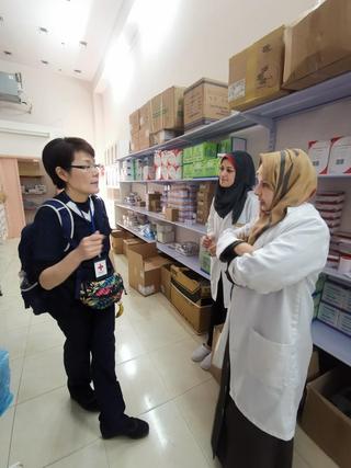 アルクッズ病院薬剤部の見学（左端：池田載子看護師（大阪赤十字病院）