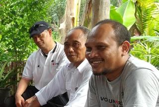 シスワント村長とアリフィン氏