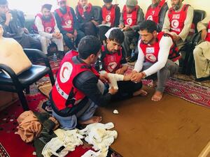 救急法を学ぶ青少年ボランティア