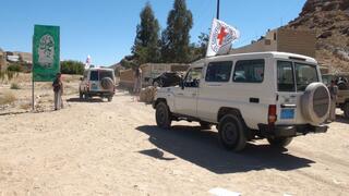 警備チェックポイント通過時の様子