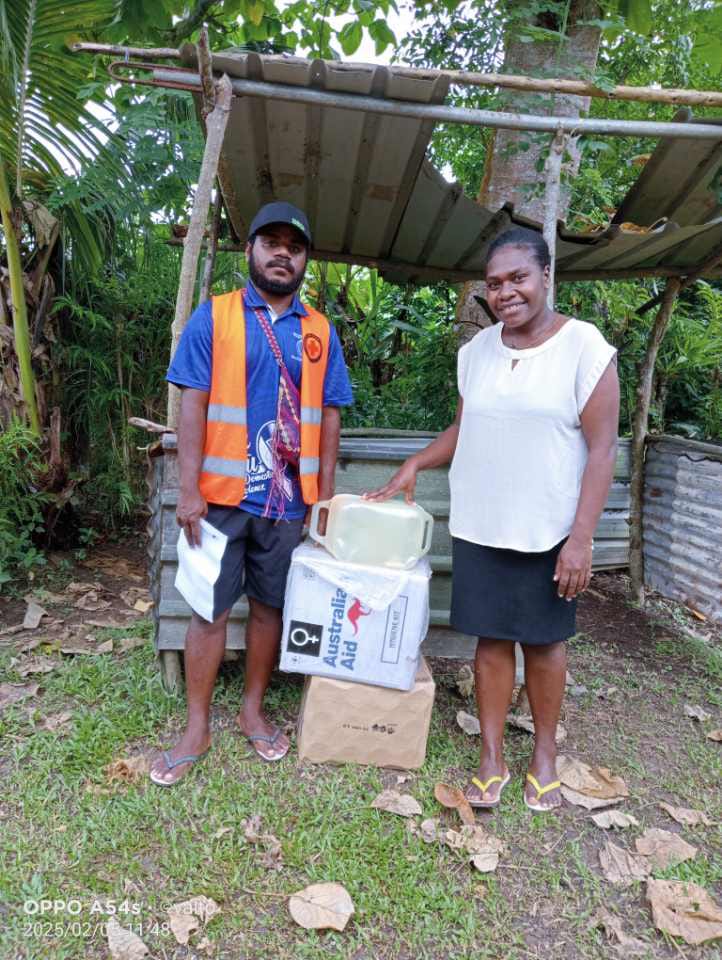 NFI destribution in Teouma Valley Efate 25Feb_IFRC.jpg