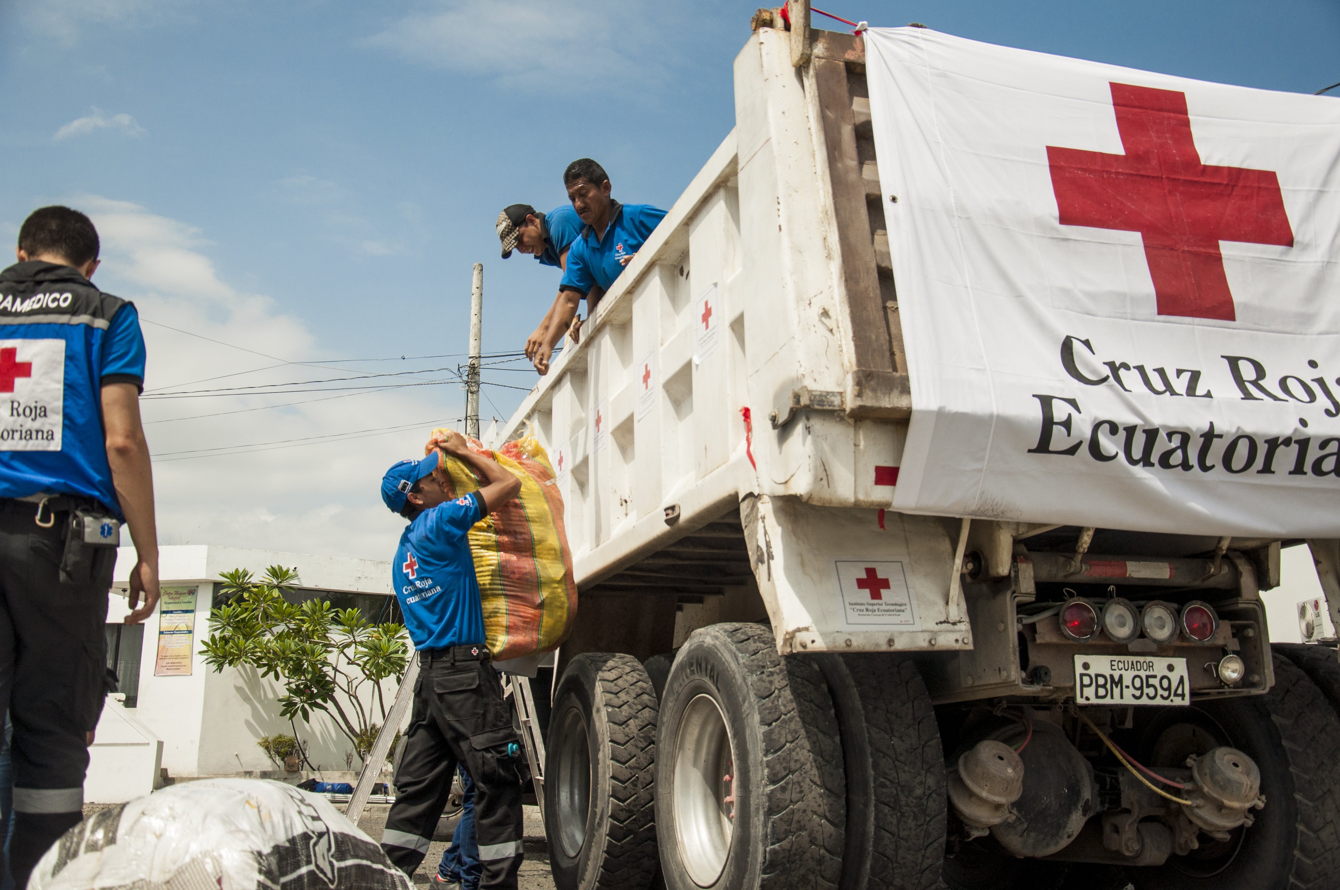 マナビでの物資配布準備の様子