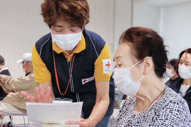 「今こそ私たちが動くとき！」　赤十字ボランティアが、ワクチン集団接種を支援