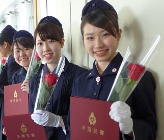 学校生活の思い出と看護の心を胸に看護師への第一歩を踏み出す