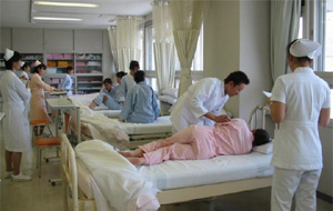 基礎看護技術の演習風景