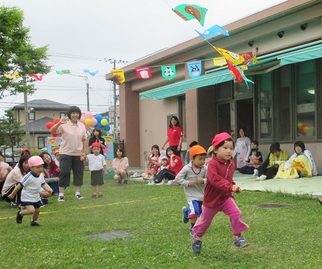 写真）赤十字NEWS ５月号①（秋田乳児院）.jpgのサムネイル画像