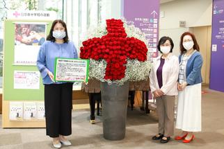 赤十字病院のロビー