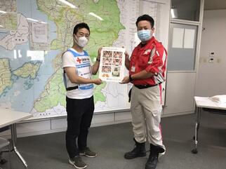 沖縄青奉からのメッセージを受け取る熊本青奉石本さん