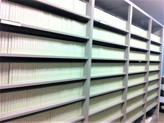 日本赤十字社北海道支部点字図書センターの書架