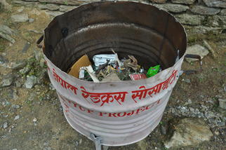 地域においてあるゴミ箱）