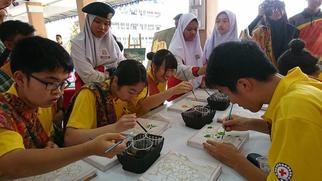 マレーシアの伝統的な染物体験