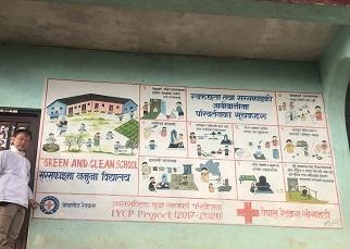 校舎の壁には衛生に関するペイントが書かれている