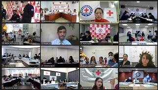 オンライン上で話し合っている様子