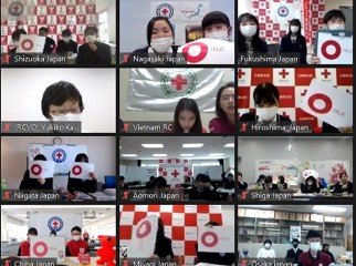 オンライン上で話し合っている様子