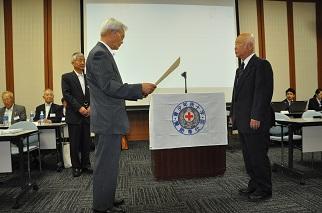 総会に先立ち、功労者に感謝状が贈呈されました。