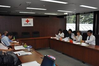 先生方がディスカッションの進め方を議論する様子